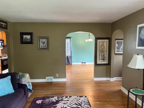 Living - 704 Woolf Ct, Rochelle, IL 61068 photo 2 of 6