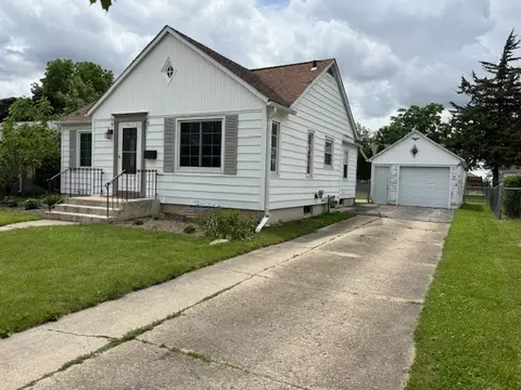Exterior - 704 Woolf Ct, Rochelle, IL 61068 photo 2 of 7