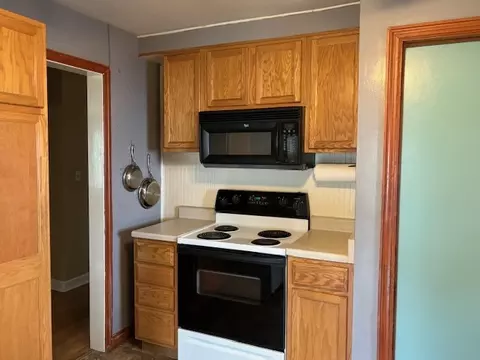 Kitchen - 704 Woolf Ct, Rochelle, IL 61068 photo 3 of 3