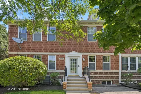 8231 Lincoln Ave, Skokie, IL 60077