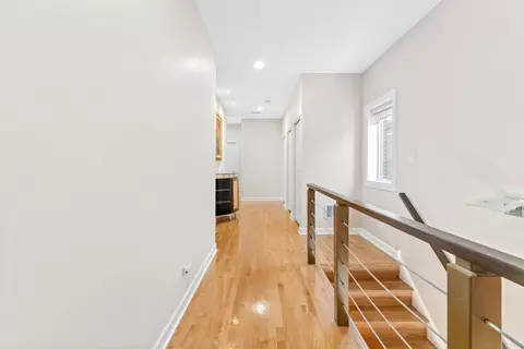 Entry Way - 529 W 44th Pl, Chicago, IL 60609 photo 1 of 2