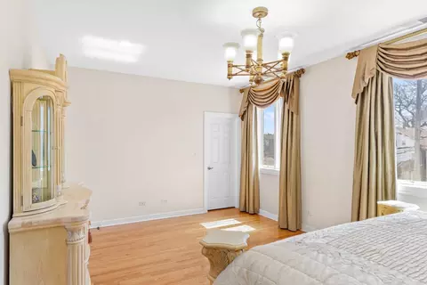 Bedroom - 529 W 44th Pl, Chicago, IL 60609 photo 4 of 14