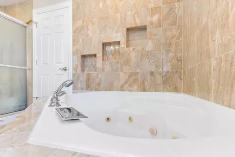 Bath - 529 W 44th Pl, Chicago, IL 60609 photo 5 of 9