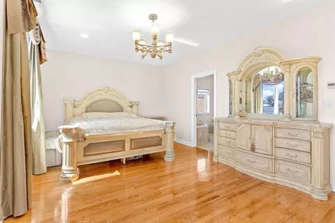 Bedroom - 529 W 44th Pl, Chicago, IL 60609 photo 3 of 14