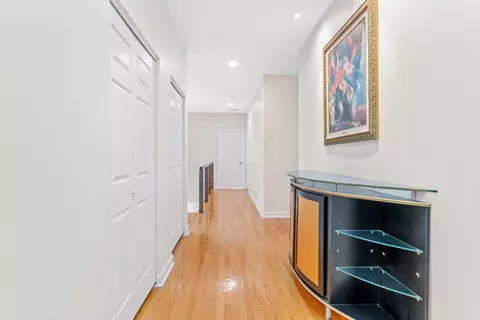 Entry Way - 529 W 44th Pl, Chicago, IL 60609 photo 2 of 2
