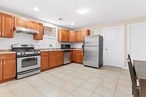 Kitchen - 529 W 44th Pl, Chicago, IL 60609 photo 4 of 4