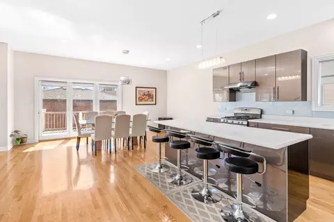 Kitchen - 529 W 44th Pl, Chicago, IL 60609 photo 1 of 4