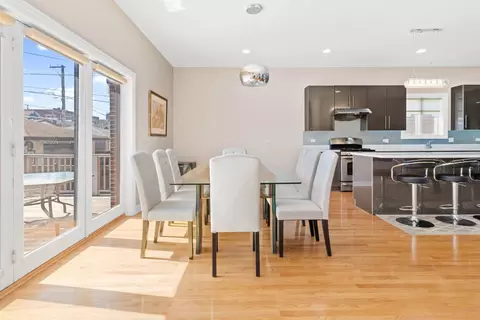Dining - 529 W 44th Pl, Chicago, IL 60609 photo 2 of 2