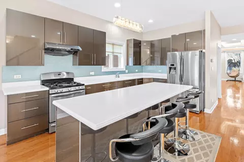 Kitchen - 529 W 44th Pl, Chicago, IL 60609 photo 3 of 4