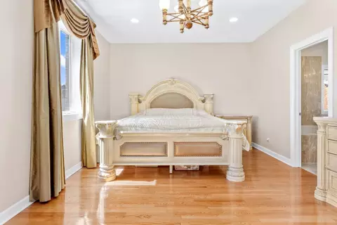 Bedroom - 529 W 44th Pl, Chicago, IL 60609 photo 2 of 14