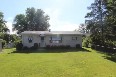 3812 Woodstock St, Wonder Lake, IL 60097