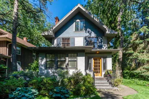 2711 Woodbine Ave, Evanston, IL 60201