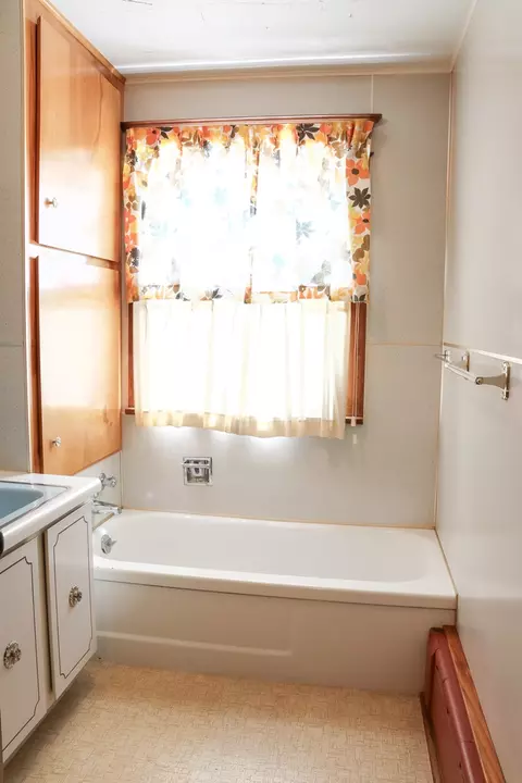 Bath - 513 W Main St, Morrison, IL 61270 photo 3 of 4