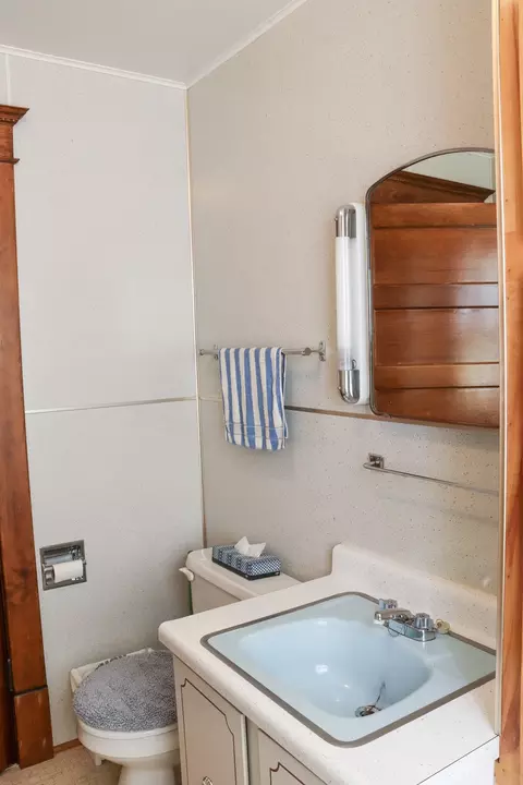 Bath - 513 W Main St, Morrison, IL 61270 photo 4 of 4