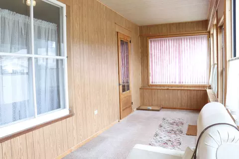 Exterior - 513 W Main St, Morrison, IL 61270 photo 2 of 4