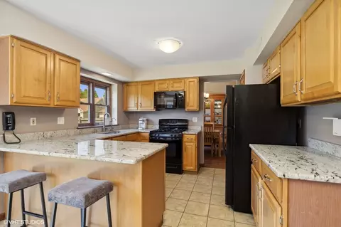 151 S Glenbrook Trl, Mchenry, IL 60050 photo 4