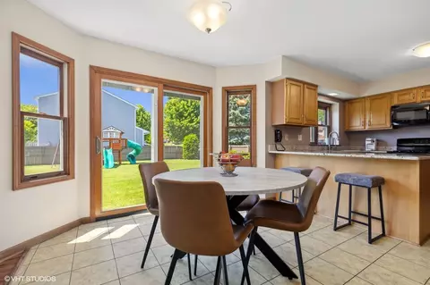 151 S Glenbrook Trl, Mchenry, IL 60050 photo 5