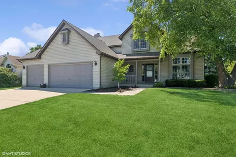 151 S Glenbrook Trl, Mchenry, IL 60050