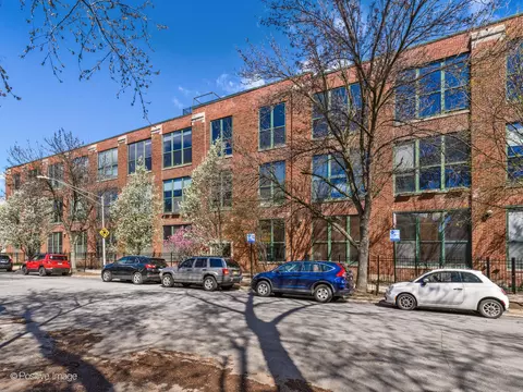 2650 W Belden Ave #105, Chicago, IL 60647
