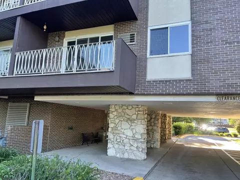 1311 S Finley Rd #221, Lombard, IL 60148