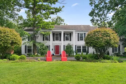 680 Carriage Way, Deerfield, IL 60015