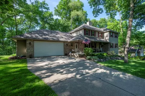 834 W Chinquapin Dr, Oregon, IL 61061