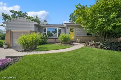 1425 E Joan Dr, Palatine, IL 60074