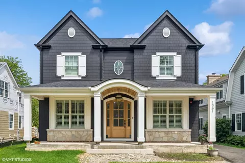 24 Washington Cir, Lake Forest, IL 60045