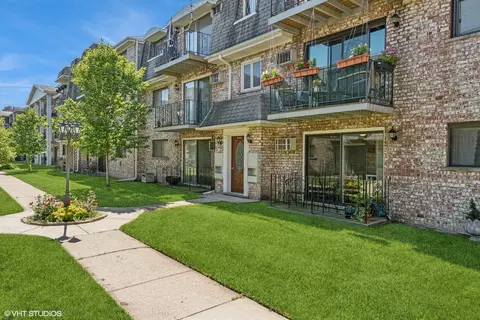 5355 N Delphia Ave #155, Chicago, IL 60656