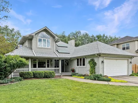 102 Della Ln, Oswego, IL 60543