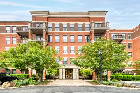 2335 W Belle Plaine Ave #501, Chicago, IL 60618