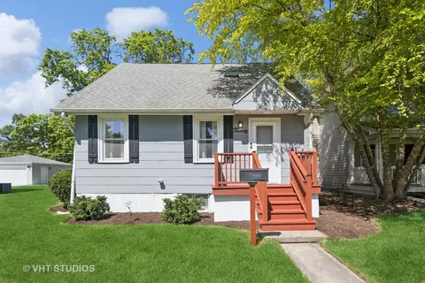 20 S Grant St, Westmont, IL 60559