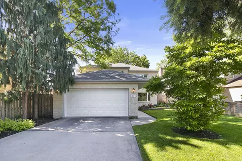 421 Herrick Rd, Riverside, IL 60546