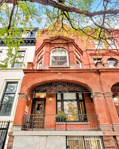 919 N Lasalle Dr, Chicago, IL 60610