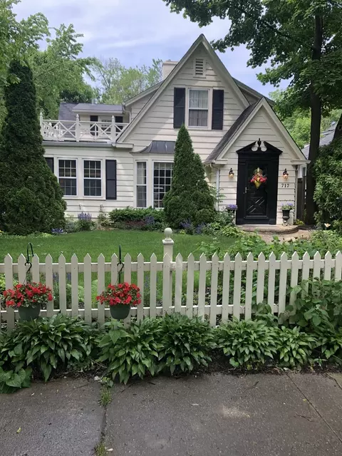 717 Willow Rd, Winnetka, IL 60093