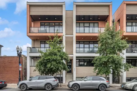 2444 W Irving Park Rd #3E, Chicago, IL 60618