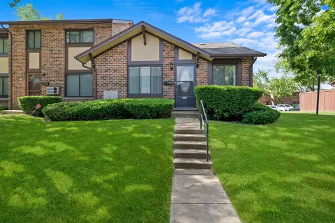 17 W 713 Kirkland Ln, Villa Park, IL 60181
