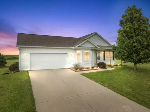 410 Travis Dr, Carlock, IL 61725