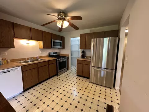 2850 Northampton Dr #B1, Rolling Meadows, IL 60008 photo 2