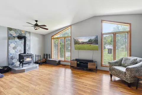 Living - 8519 Nolan St, Harvard, IL 60033 photo 2 of 7