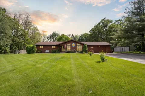 8519 Nolan St, Harvard, IL 60033