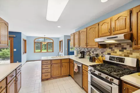 Kitchen - 8519 Nolan St, Harvard, IL 60033 photo 4 of 5