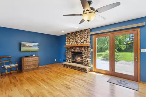 Living - 8519 Nolan St, Harvard, IL 60033 photo 6 of 7