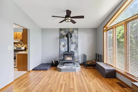 Living - 8519 Nolan St, Harvard, IL 60033 photo 3 of 7