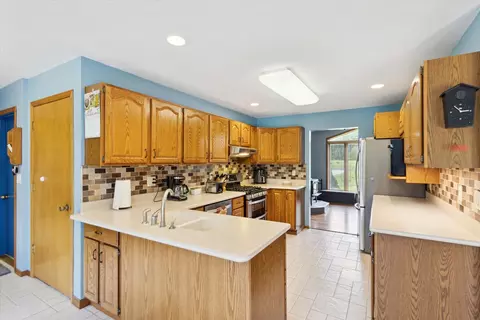 Kitchen - 8519 Nolan St, Harvard, IL 60033 photo 2 of 5