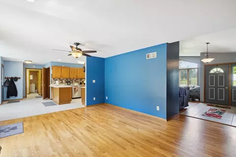 Living - 8519 Nolan St, Harvard, IL 60033 photo 5 of 7