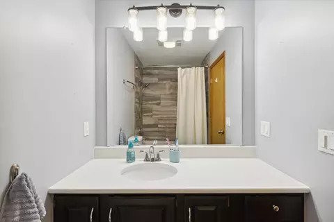 Bath - 8519 Nolan St, Harvard, IL 60033 photo 1 of 2