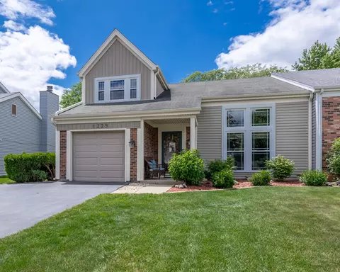 1329 Trinity Dr, Carol Stream, IL 60188