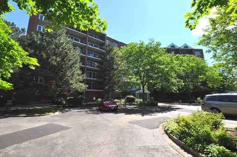 6701 N Milwaukee Ave #402, Niles, IL 60714