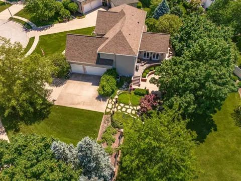 2 Milton Ln, Bloomington, IL 61704 photo 5